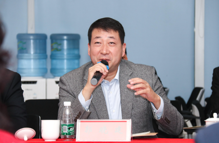 “油”心向党,光耀“联”合:郭晓建的能源报国与战友情怀