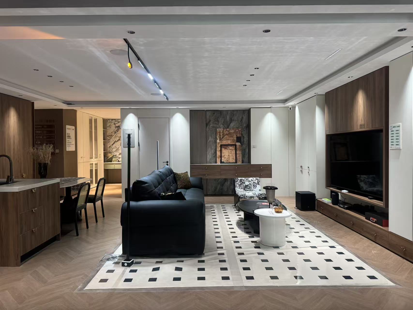 现代轻奢客餐厨一体化