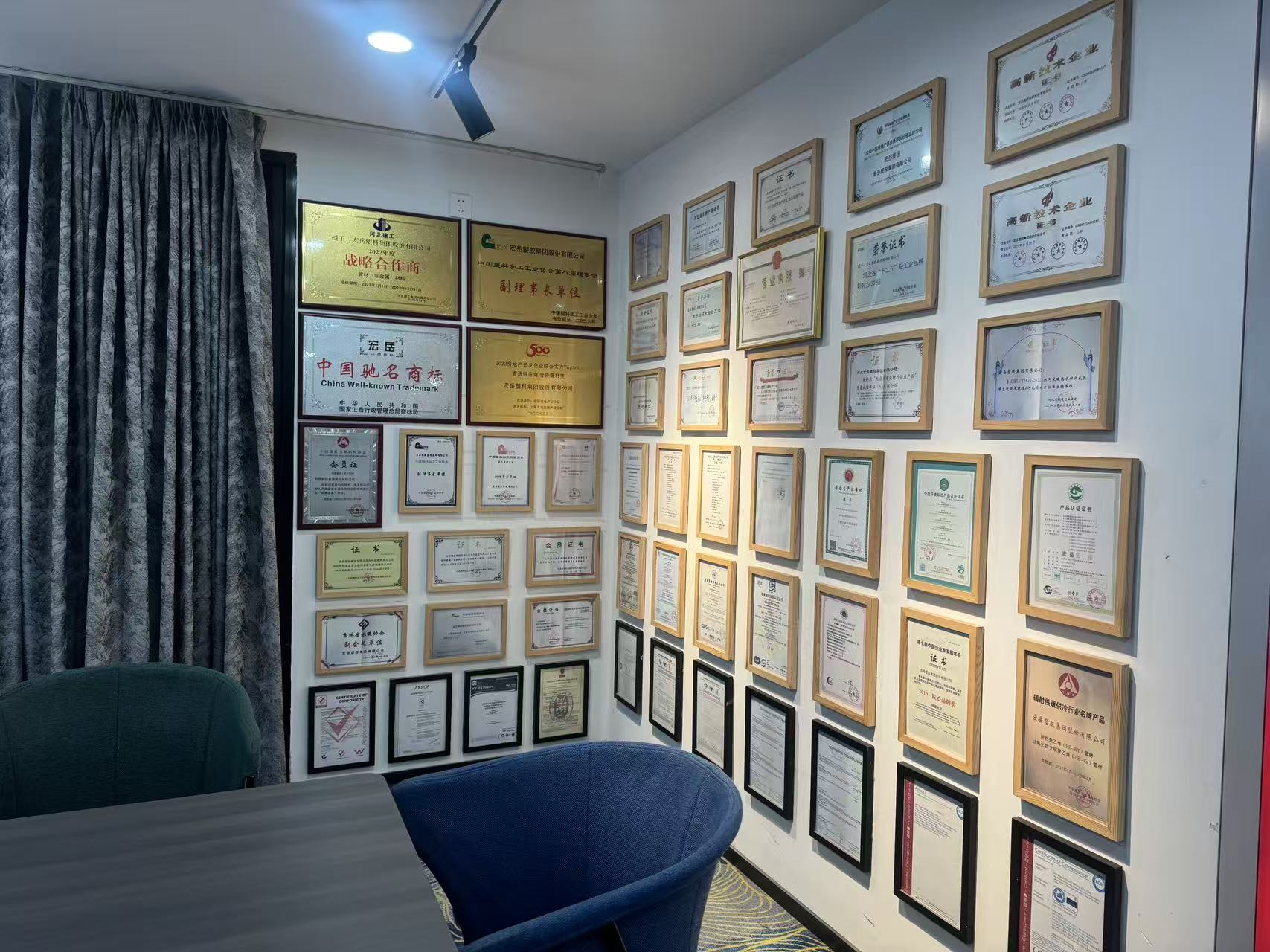 巨之匠装饰荣获多项行业认证